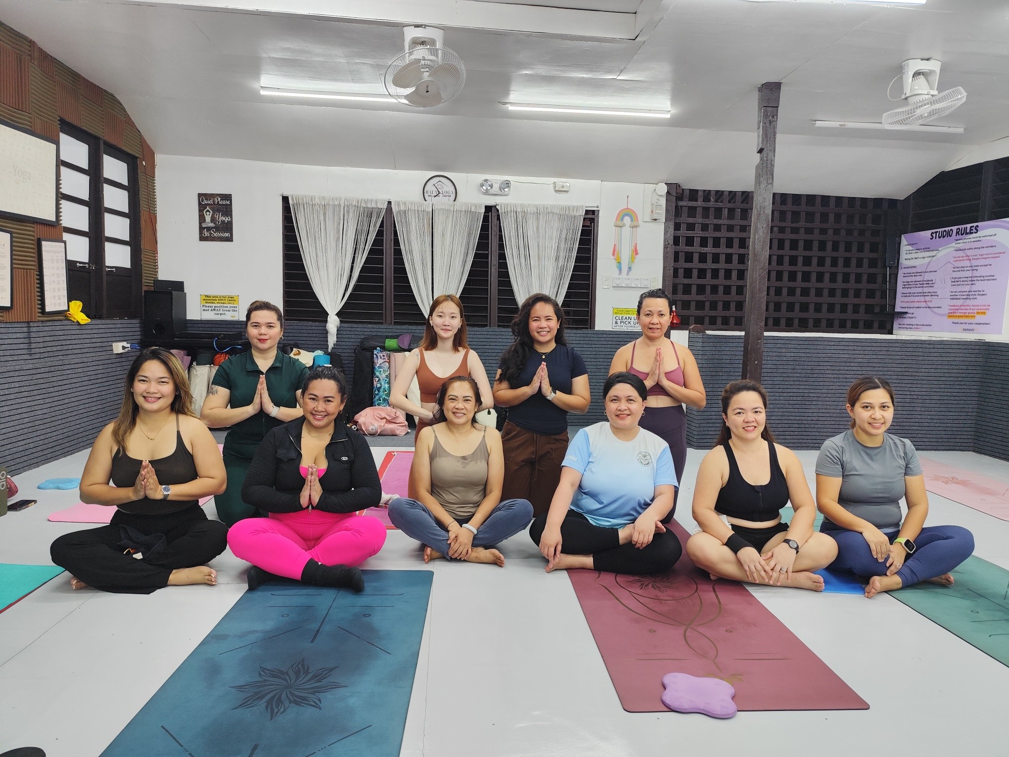 Balay-Yoga group class